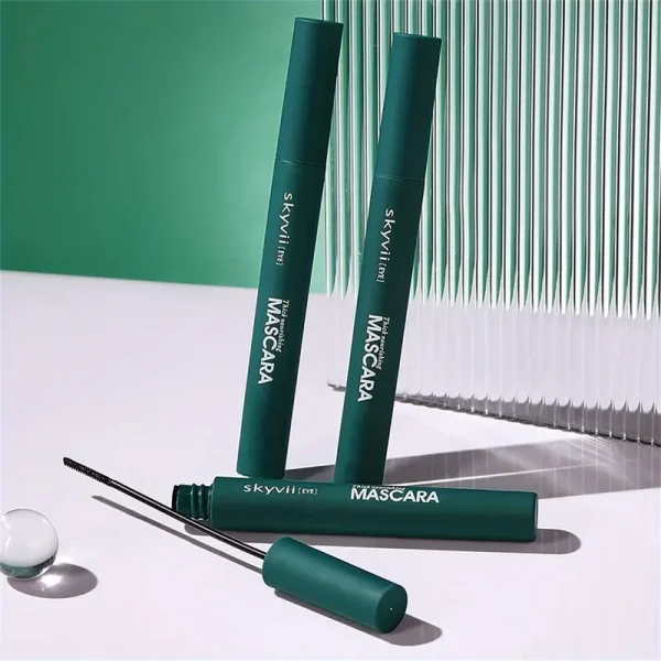 Ultra-Black Volumizing Mascara with Easy-Glide Fine Brush - Image 3